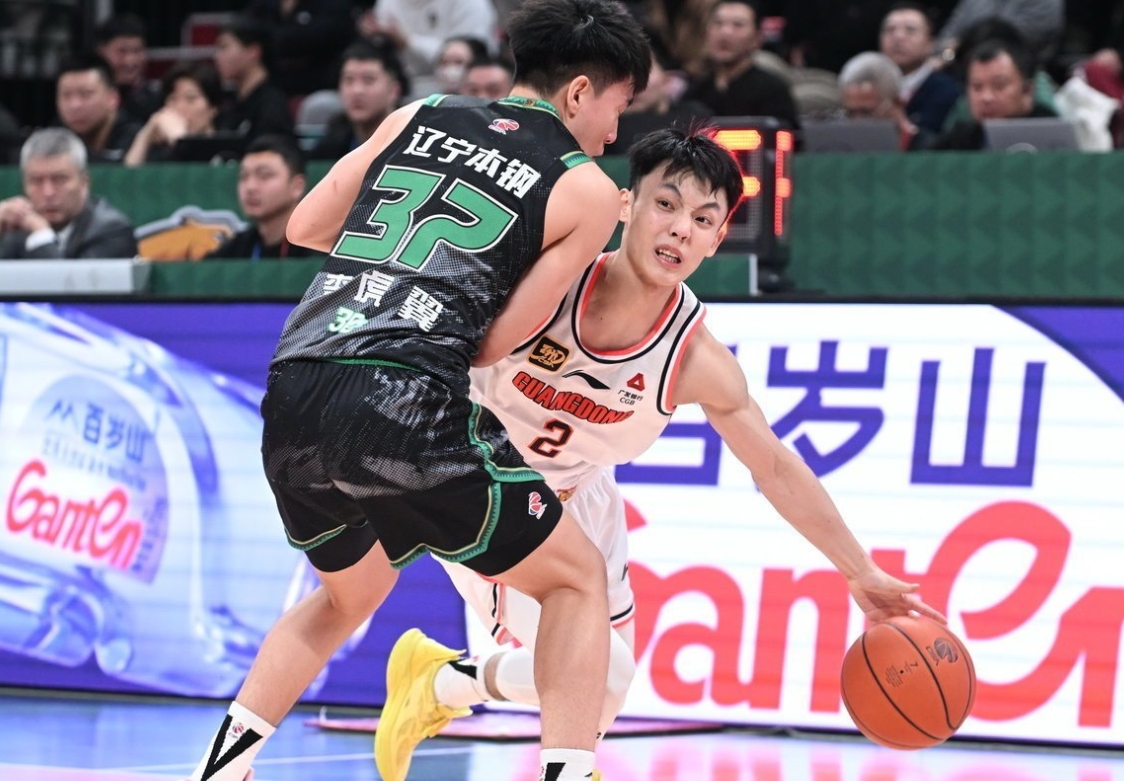 韦德体育官网-广东队主场失利，全队成员集体调整备战下一场比赛