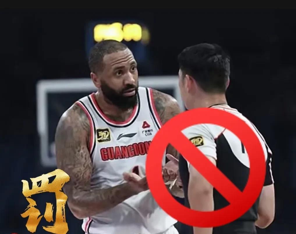 韦德体育APP-主裁判执法严格，确保比赛秩序井然