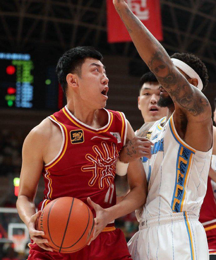 韦德现在多少给一个-职业男篮联赛最新消息：山西队表现抢眼夺冠豪的简单介绍