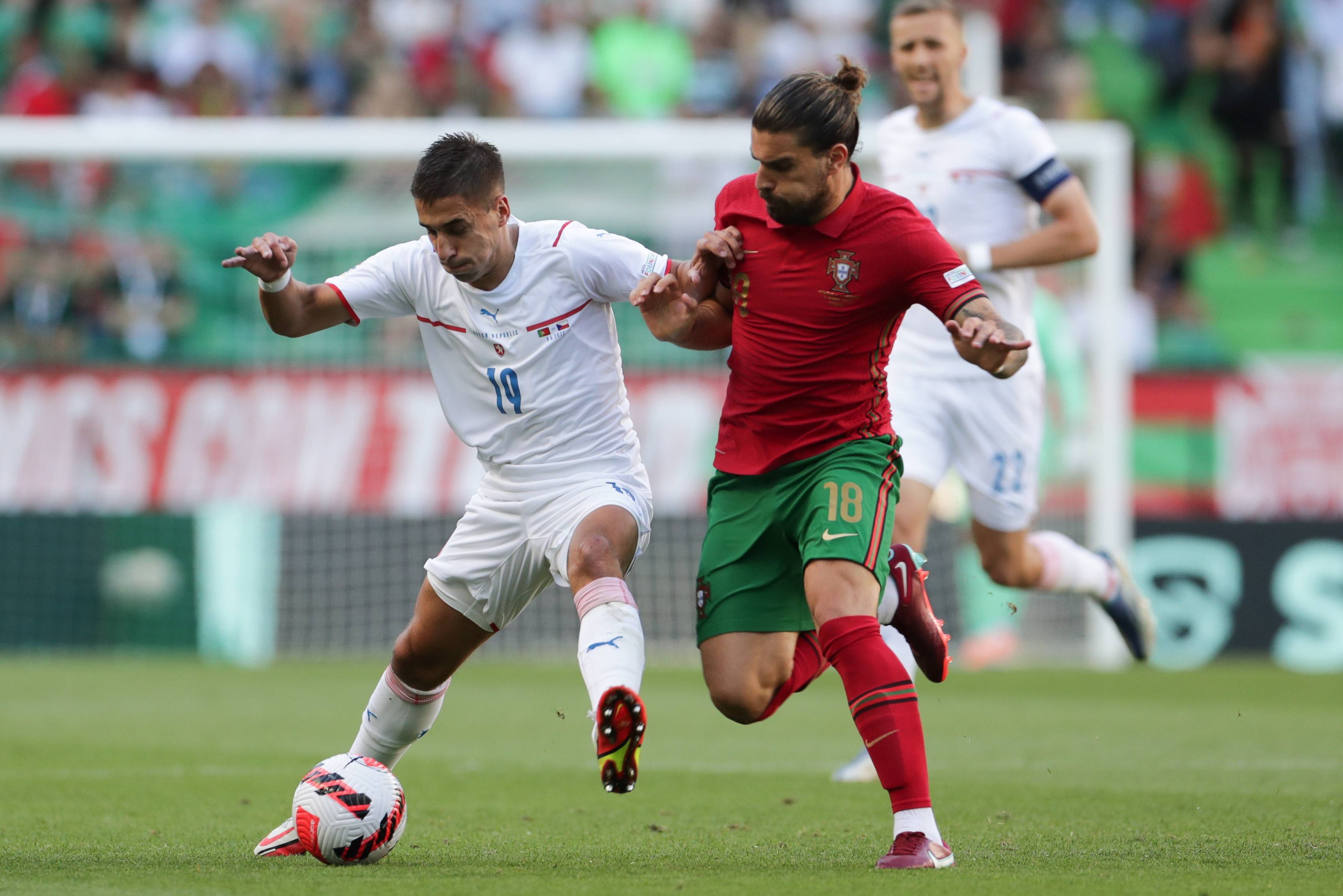 韦德中国官网-沙特阿拉伯战胜捷克，突围小组赛一线生机的简单介绍