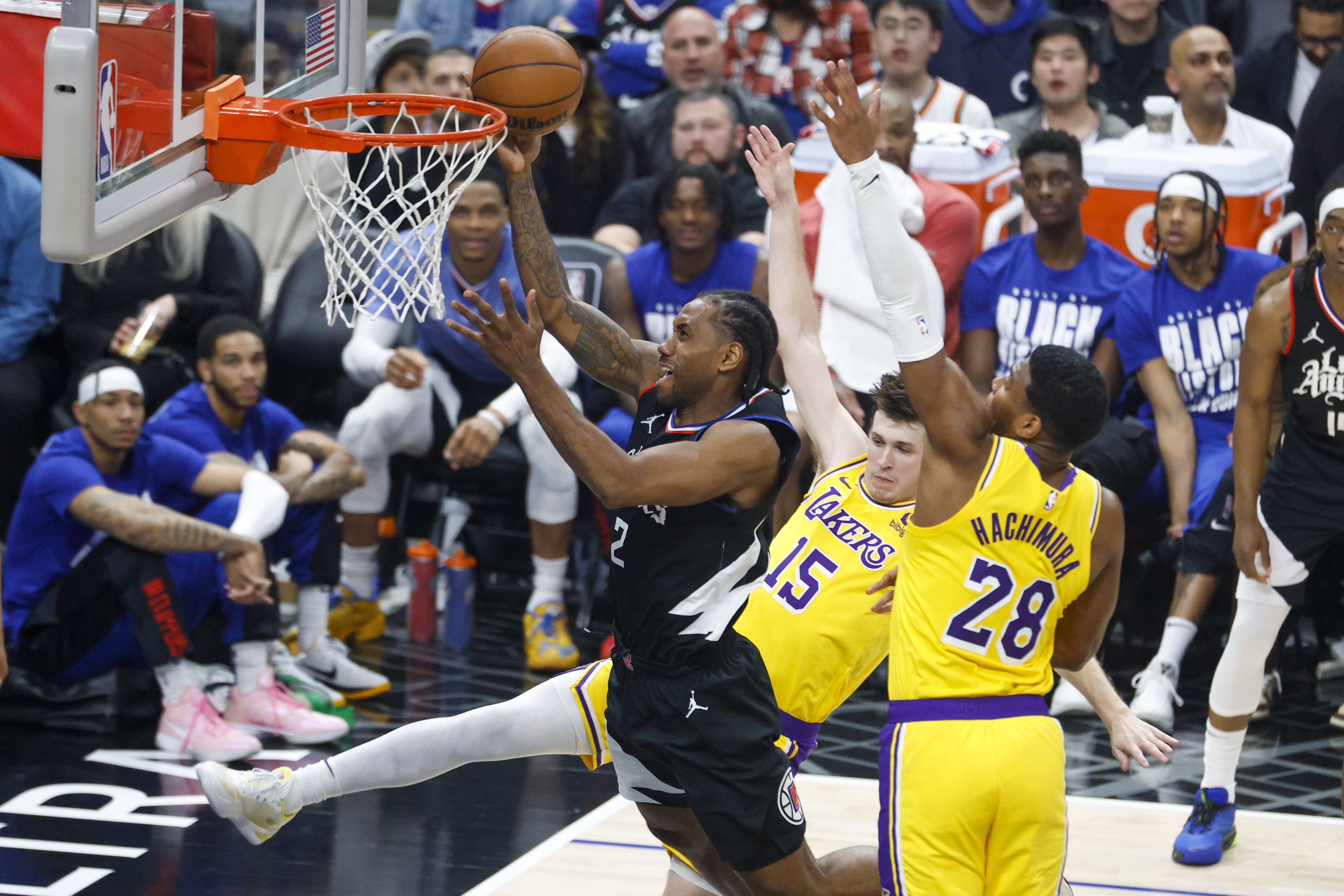 伟德体育平台官网-关于中场对抗看点燃爆，球员对决技艺交锋的信息