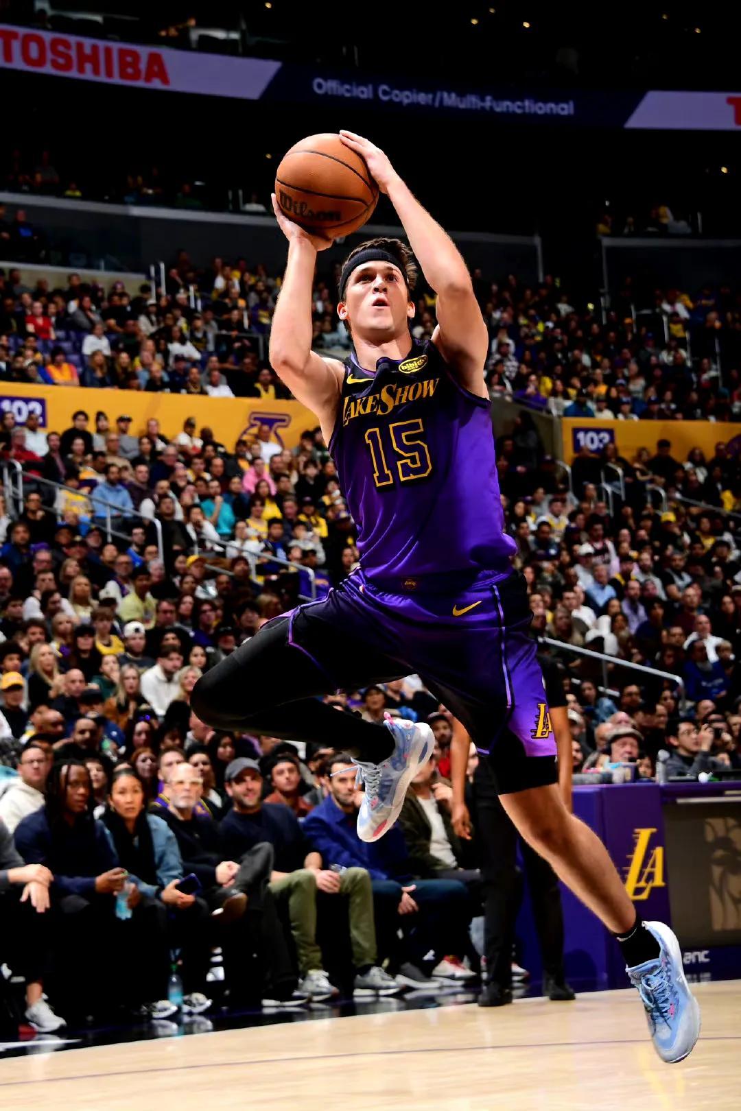 韦德体育网址-湖人击败开拓者，詹姆斯砍27分