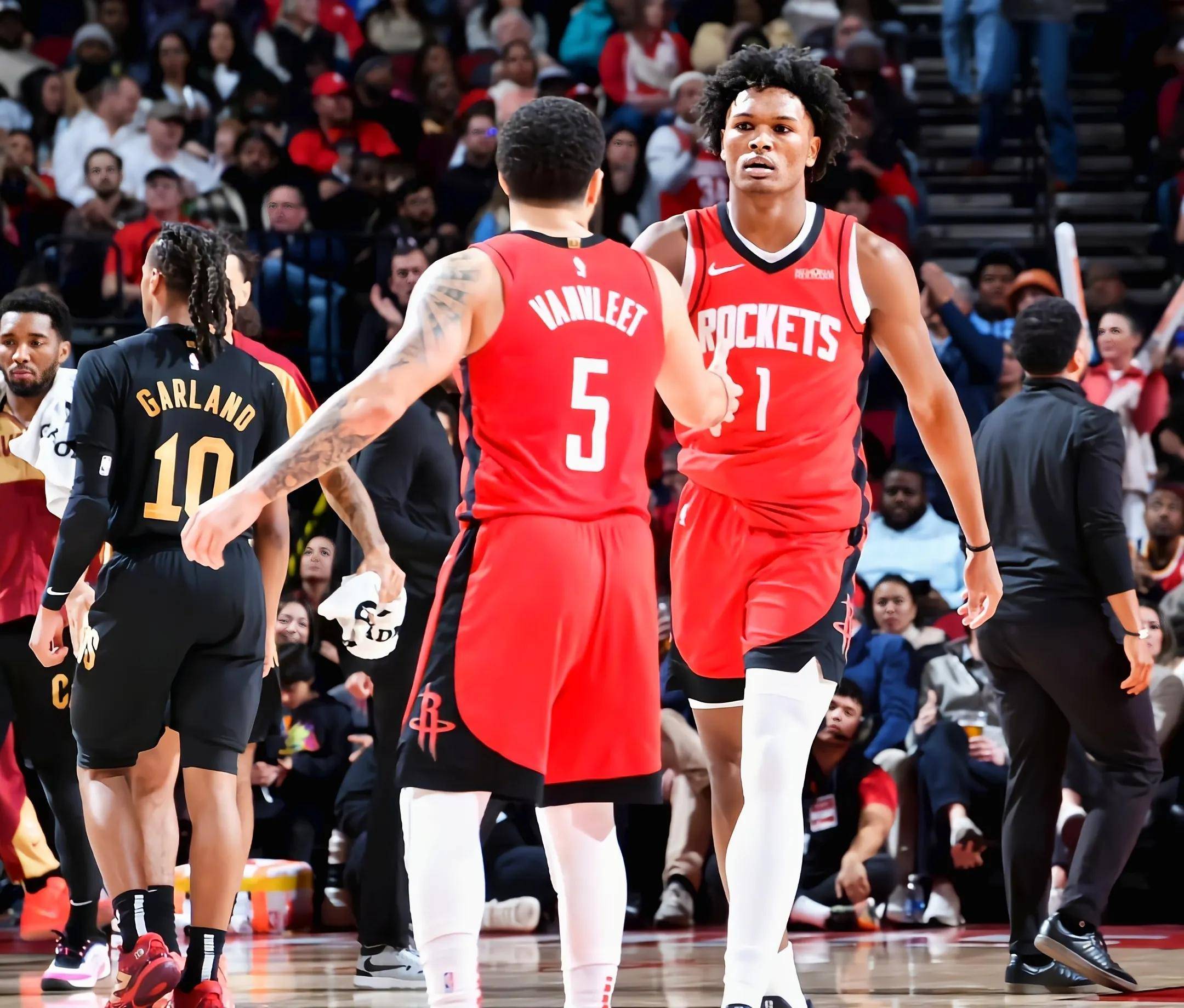 韦德博彩官网-雄鹿连胜晋级，击败快船