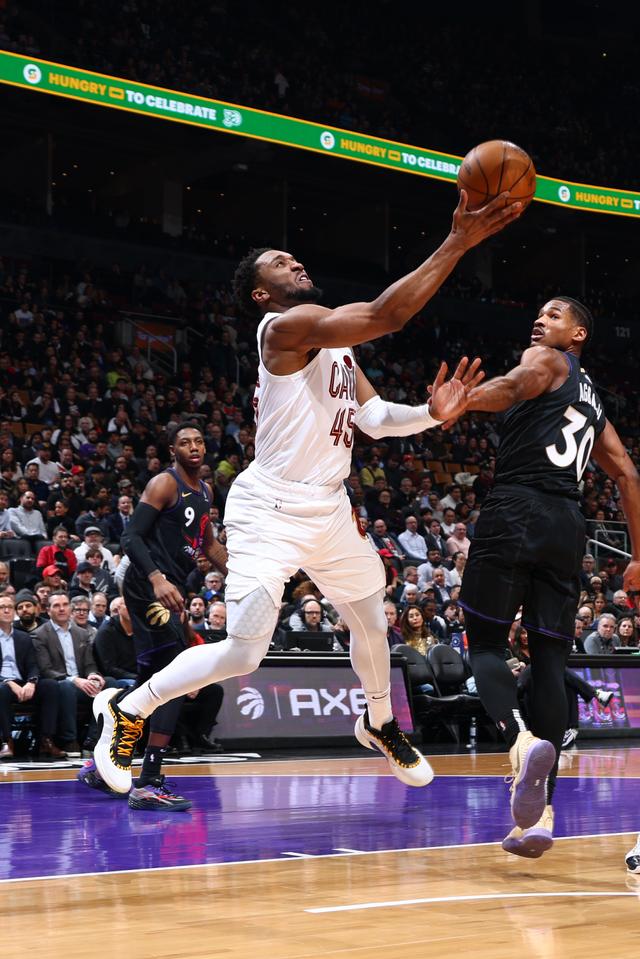 韦德足球官网-猛龙主场大胜独行侠，终结连败的简单介绍