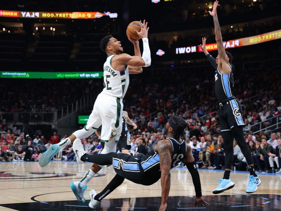 BETVICTOR最新网址-雄鹿大胜尼克斯，字母哥发挥出色