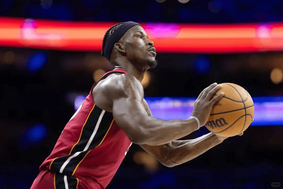 韦德博彩官网-热火不敌马刺，巴特勒表现出色